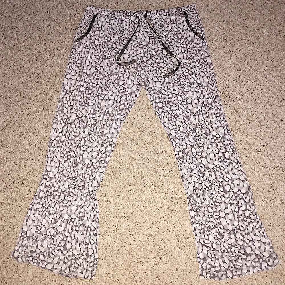Woman’s Spotted Print Pajamas